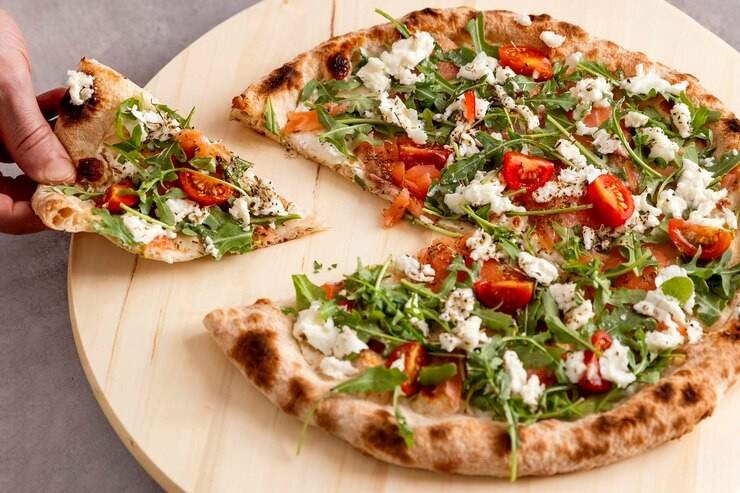 A pizza cetogênica tem se tornado uma opção popular para aqueles que seguem uma dieta com baixo teor de carboidratos, como a dieta cetogênica.