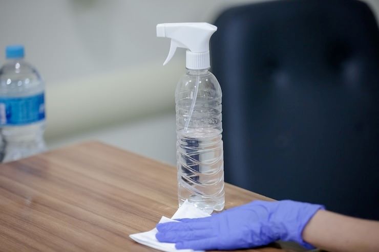 Álcool Desnaturado. O álcool desnaturado é mais barato e eficaz para limpeza geral. Saiba mais lendo em nosso site