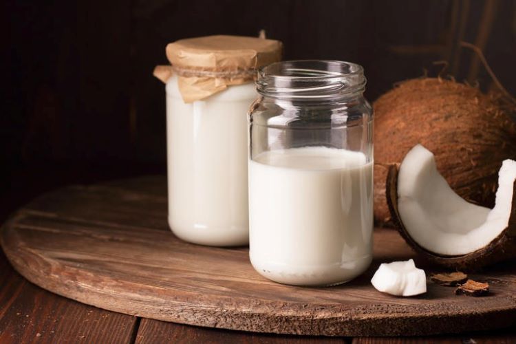 Felizmente, é possível preparar iogurtes sem lactose em casa, utilizando ingredientes naturais e técnicas simples.