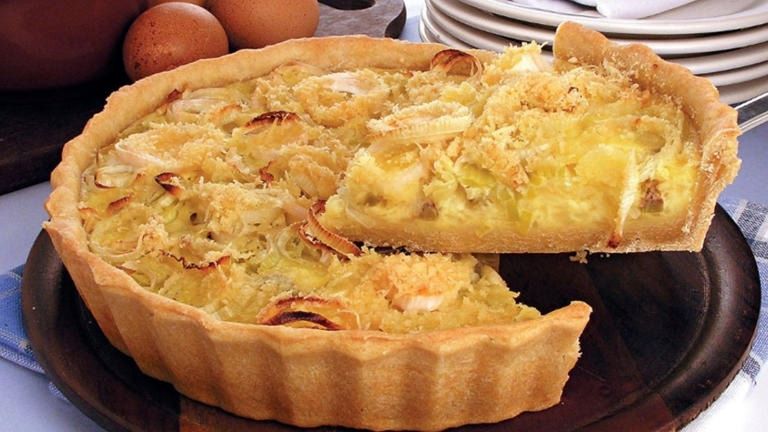 Se você busca uma receita saudável, saborosa e fácil de preparar, este quiche fit de alho-poró e azeitona é a escolha perfeita!