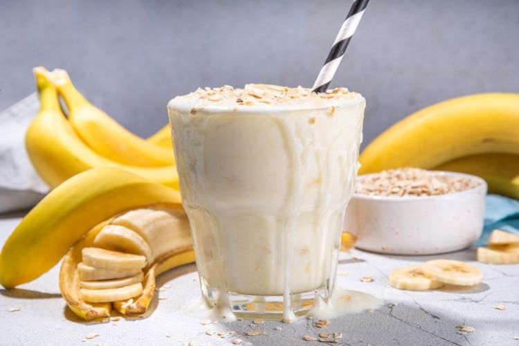 Incorporar a smoothie de aveia ao café da manhã é uma estratégia inteligente para quem busca uma alimentação equilibrada