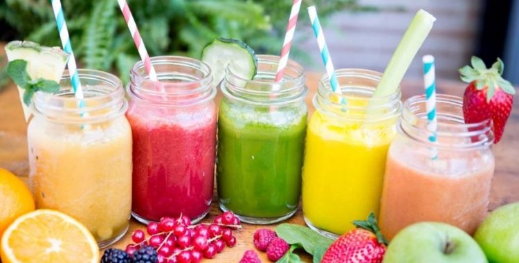 3 receitas de smoothies proteicos. Você pode criar diversos sabores de smoothies proteicos e adaptá-lo para o seu gosto!