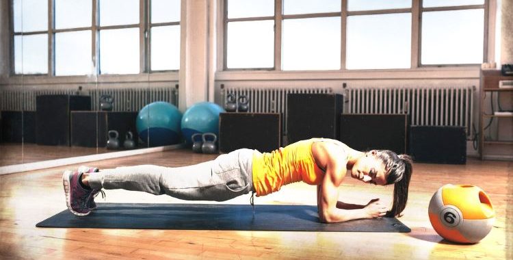 Abdômen Definido e Estável: Focar em exercícios que fortalecem o core, além dos abdominais tradicionais. Saiba mais em nosso site