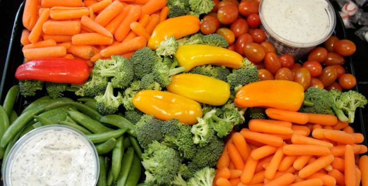 Alimentos que São Muito Mais Potentes Quando Consumidos Crus: Benefícios Comprovados e Guia Completo. Alimentos crus: mais nutrientes