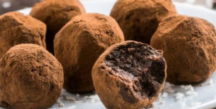 Brigadeiro Vegano Brigadeiro Vegano. Aprenda a fazer um delicioso brigadeiro vegano com receita fácil, ingredientes acessíveis e um sabor irresistível!