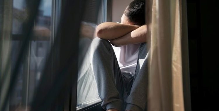 Como a solidão pode afetar a saúde, quando se fala em solidão, não é somente ao fato de estar sozinho, mas sim ao sentimento de solidão.