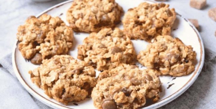 Se você é fã de cookies, essa receita é para você! Os cookies de aveia e chocolate branco são uma delícia e muito fáceis de fazer.
