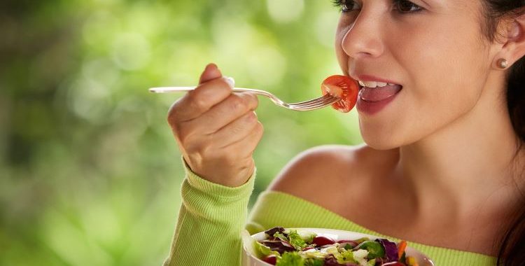 Desafio de 30 Dias para Transformar sua Alimentação. Este desafio não é sobre privação, mas sim sobre escolhas inteligentes e conscientes