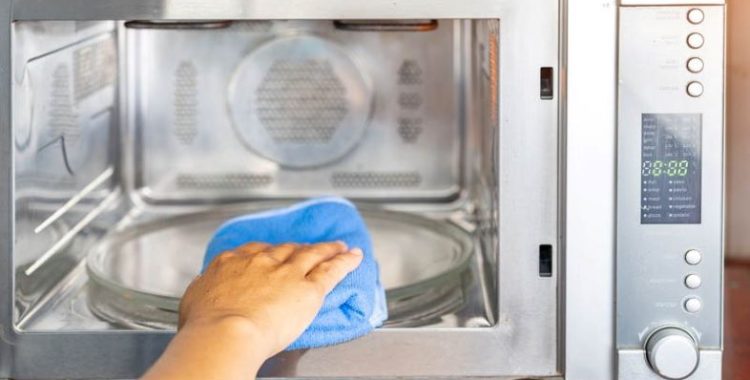 Eliminando o Mau Cheiro do Forno