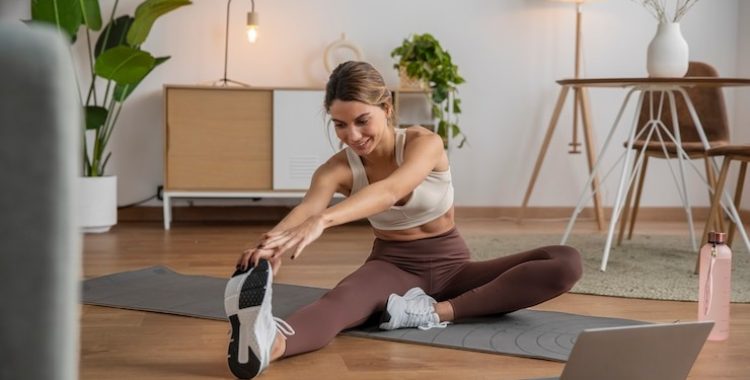 Exercícios Simples para manter uma rotina de exercícios físicos durante o período de festas pode parecer desafiador.