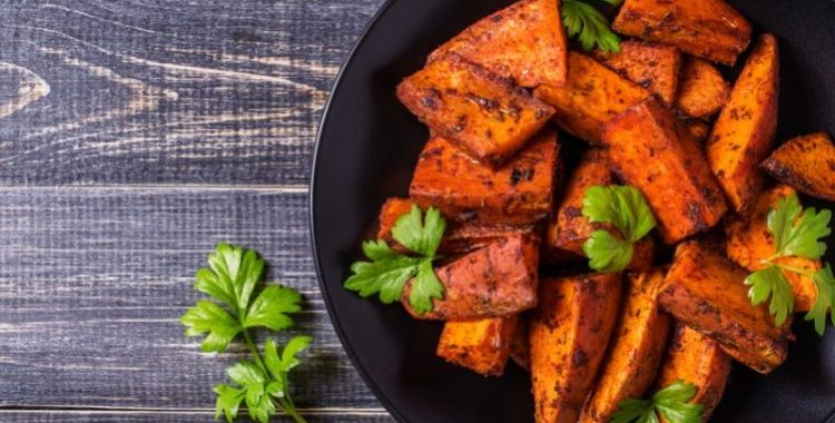 Porque pessoas com mais de 50 anos devem comer batata-doce? . Saiba por que você deve adicionar batata-doce à sua dieta hoje mesmo.