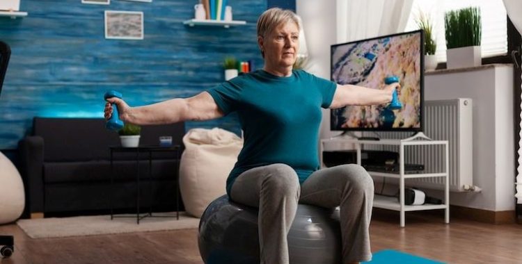 Sarcopenia: Melhores Exercícios para Idosos. melhorando a força e a função muscular. Incorporar uma variedade de exercícios