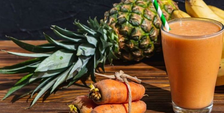 suco funcional de cenoura com abacaxi, chia, quinoa e amaranto