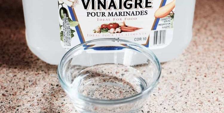 Use vinagre branco para lavar as roupas