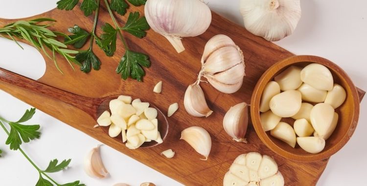 Alho: Benefícios Cientificamente Comprovados. É possível tirar o máximo proveito do alho e melhorar significativamente sua saúde.