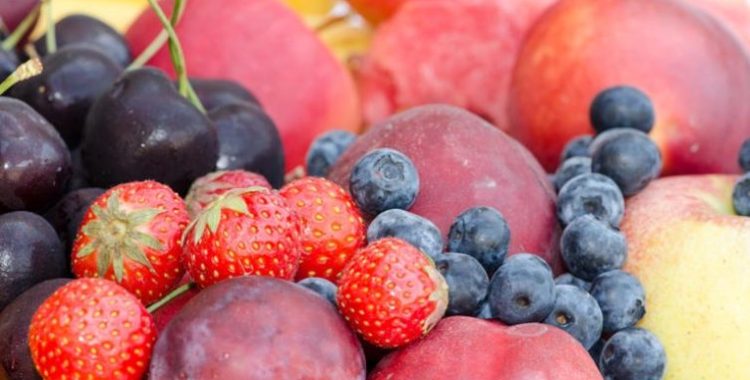 Frutas com Baixas Calorias para Potencializar sua Dieta. Essas frutas fornecem nutrientes essenciais, fibras e antioxidantes